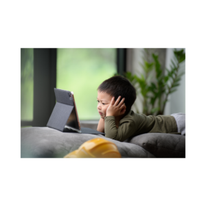 Child using a tablet – Parenting Trends 2024.